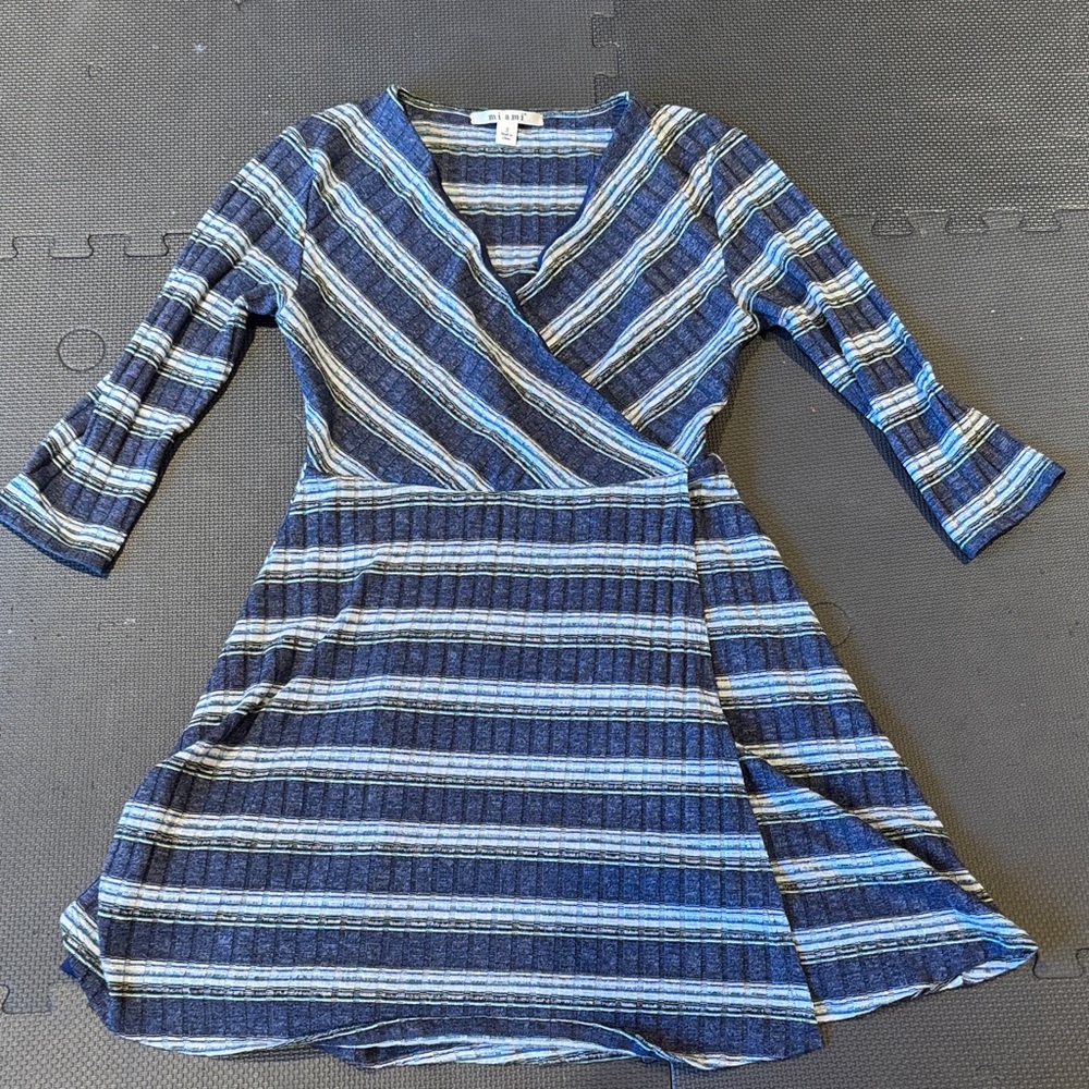 Francesca's Collections Blue Striped Long Sleeve Dress